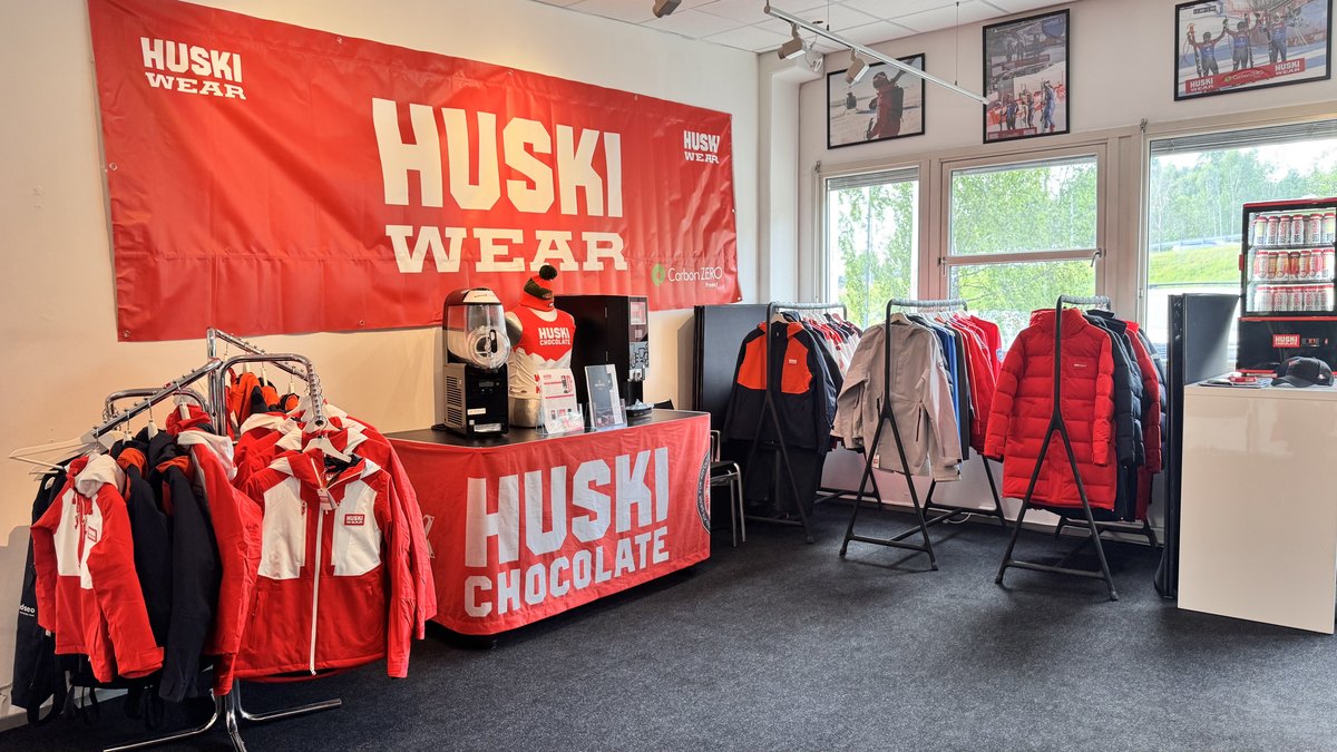 Huski Wear-klær og Huski Chocolate i butikken